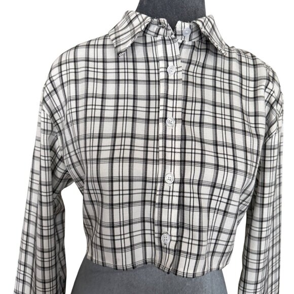 Cropped Plaid Button-Up Shirt With Long Sleeves & Collared Neck - Picture 3 of 4